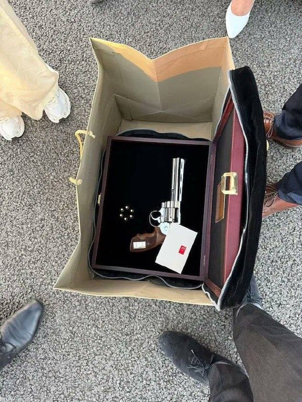 Премьер Бельгии обнаружил в багаже подаренный Эрдоганом револьвер Magnum после саммита НАТО в Анкаре