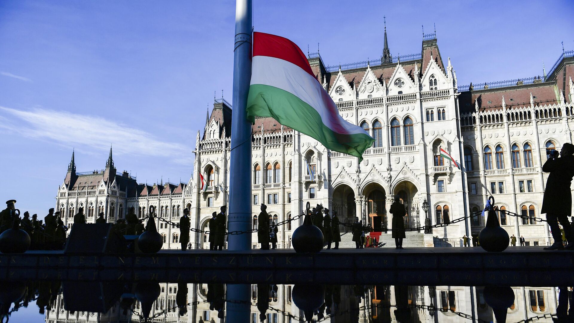 Представитель правительства Венгрии Русин-Сендин делает заявление о смене внешнеполитического курса