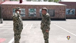 Глава Генштаба Армении Эдвард Асрян провел смотр на сборном пункте перед призывом 2026