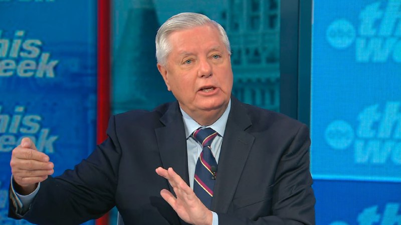 Сенатор Грэм: Украина заслуживает усиленной поддержки, санкции против России помогут давлению на Путина