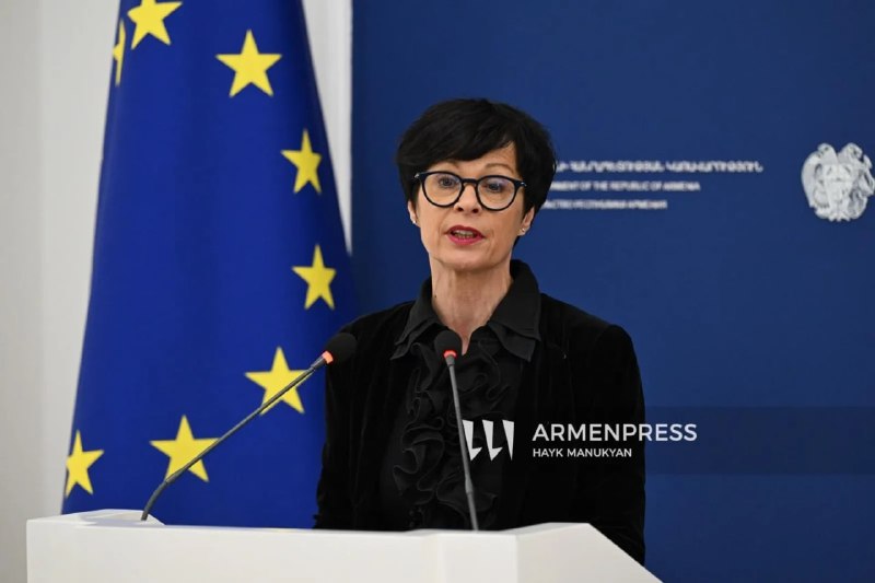ЕК планирует начать переговоры о вступлении Украины в ЕС по всем 33 главам в июле