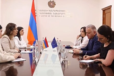 Министр юстиции Армении обсудила с главой делегации ЕС правовые реформы и сотрудничество