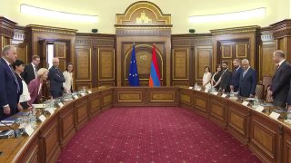 Фон дер Ляйен пообещала Пашиняну рынок ЕС на 450 млн потребителей в случае закрытия РФ