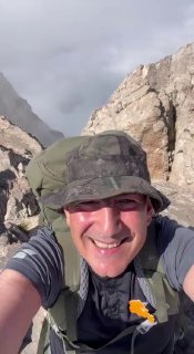 Никол Пашинян на вершине горы Хуступ в Сюникской области Армении