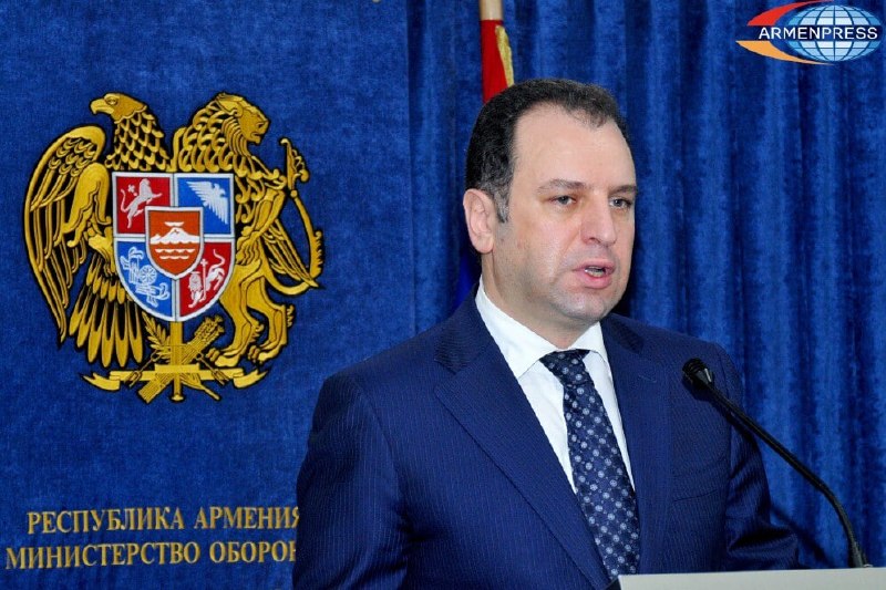 Экс-министра обороны Армении Вигена Саргсяна объявили в розыск по делу о злоупотреблениях